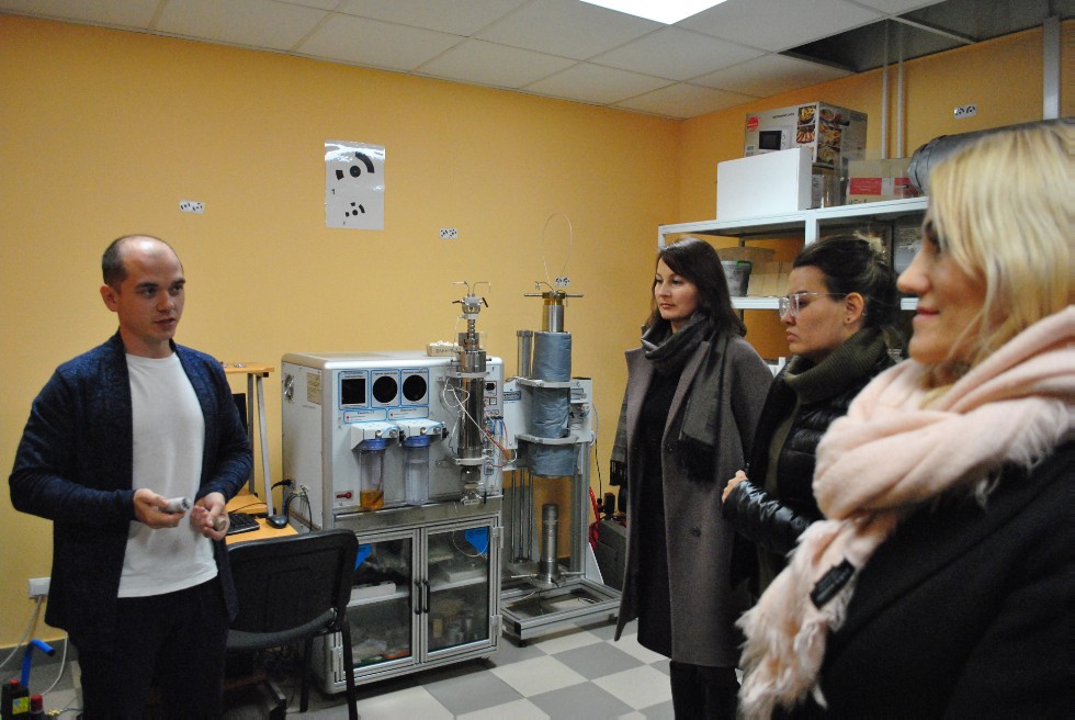 ��� ������ ������� � ���������� ��������� �������� ������� ��������������� ��������