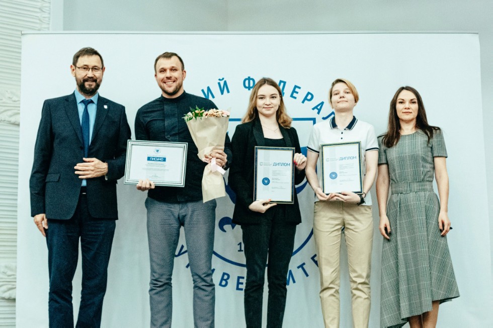 Поздравляем студентов первого курса ИУЭФ и их научного руководителя с победой в номинации Конкурса на лучшую научную работу студентов КФУ 202! Поздравляем студентов первого курса ИУЭФ и их научного руководителя с победой в номинации Конкурса на лучшую научную работу студентов КФУ 202!