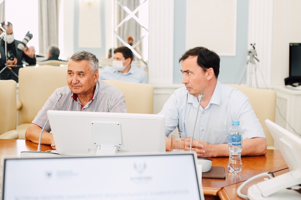 ����������