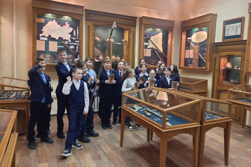 Образовательная экскурсия 'Елабужское городище: изучение и сохранение наследия древних болгар' и увлекательный квест 'Средневековая история Алабуги' Образовательная экскурсия 'Елабужское городище: изучение и сохранение наследия древних болгар' и увлекательный квест 'Средневековая история Алабуги'