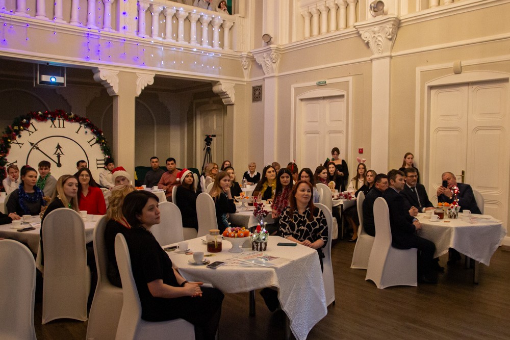 В Елабужском институте чествовали студентов-активистов В Елабужском институте чествовали студентов-активистов