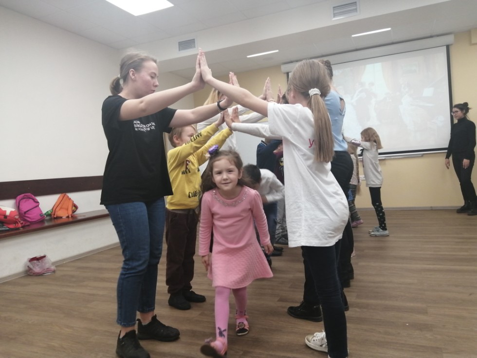 В детском театре КФУ 'Радуга' юные актеры работают над новым спектаклем В детском театре КФУ 'Радуга' юные актеры работают над новым спектаклем