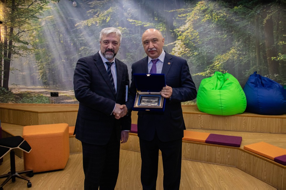 3 февраля в рамках рабочего визита в Казанский федеральный университет делегация Россотрудничества 3 февраля в рамках рабочего визита в Казанский федеральный университет делегация Россотрудничества