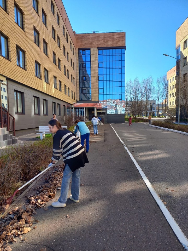 20 апреля прошел субботник на территории общежитий КФУ 20 апреля прошел субботник на территории общежитий КФУ