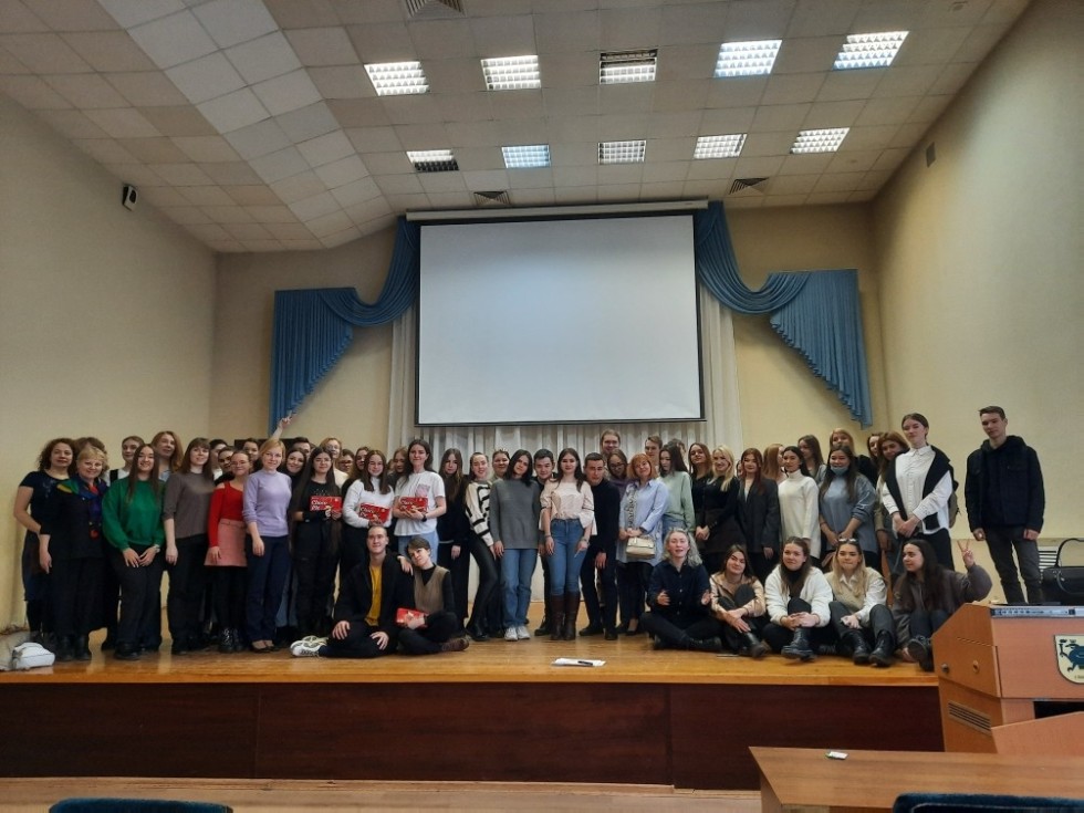 300 миллионов человек говорит по-французски, и мы в их числе. 300 миллионов человек говорит по-французски, и мы в их числе.