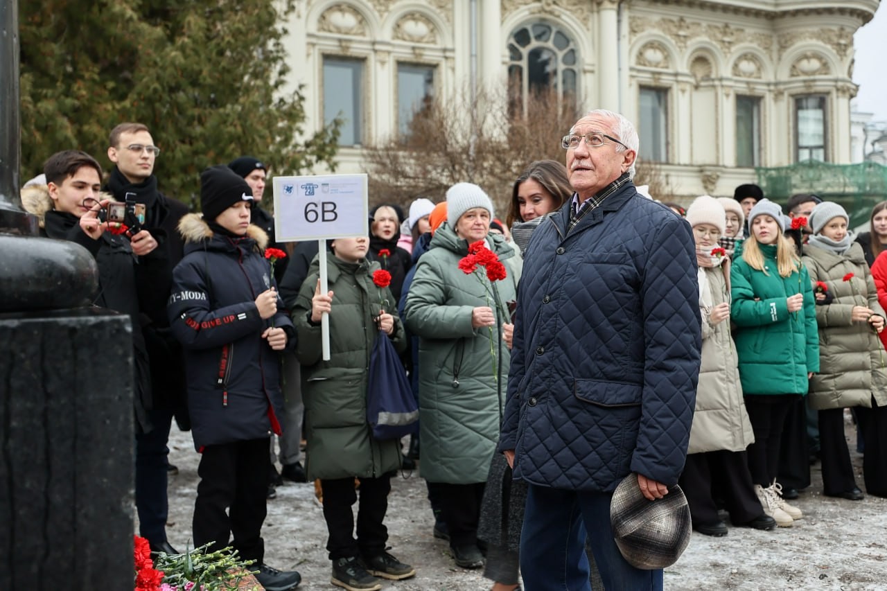 Ректор КФУ Ленар Сафин: 'Честь и долг почтить память великого ученого, так много сделавшего для развития науки и Казанского университета' Ректор КФУ Ленар Сафин: 'Честь и долг почтить память великого ученого, так много сделавшего для развития науки и Казанского университета'