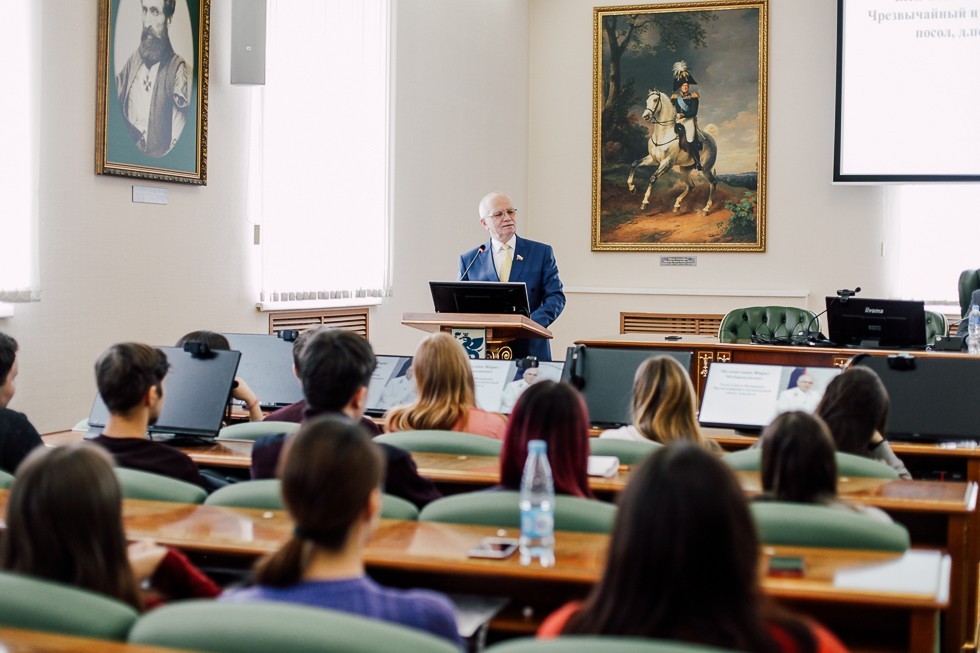 ����������