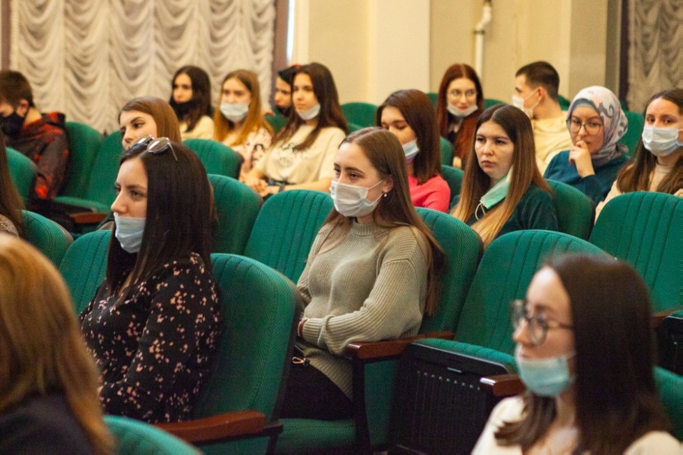 Встреча студентов Елабужского института КФУ с Алмазом Хамзиным Встреча студентов Елабужского института КФУ с Алмазом Хамзиным