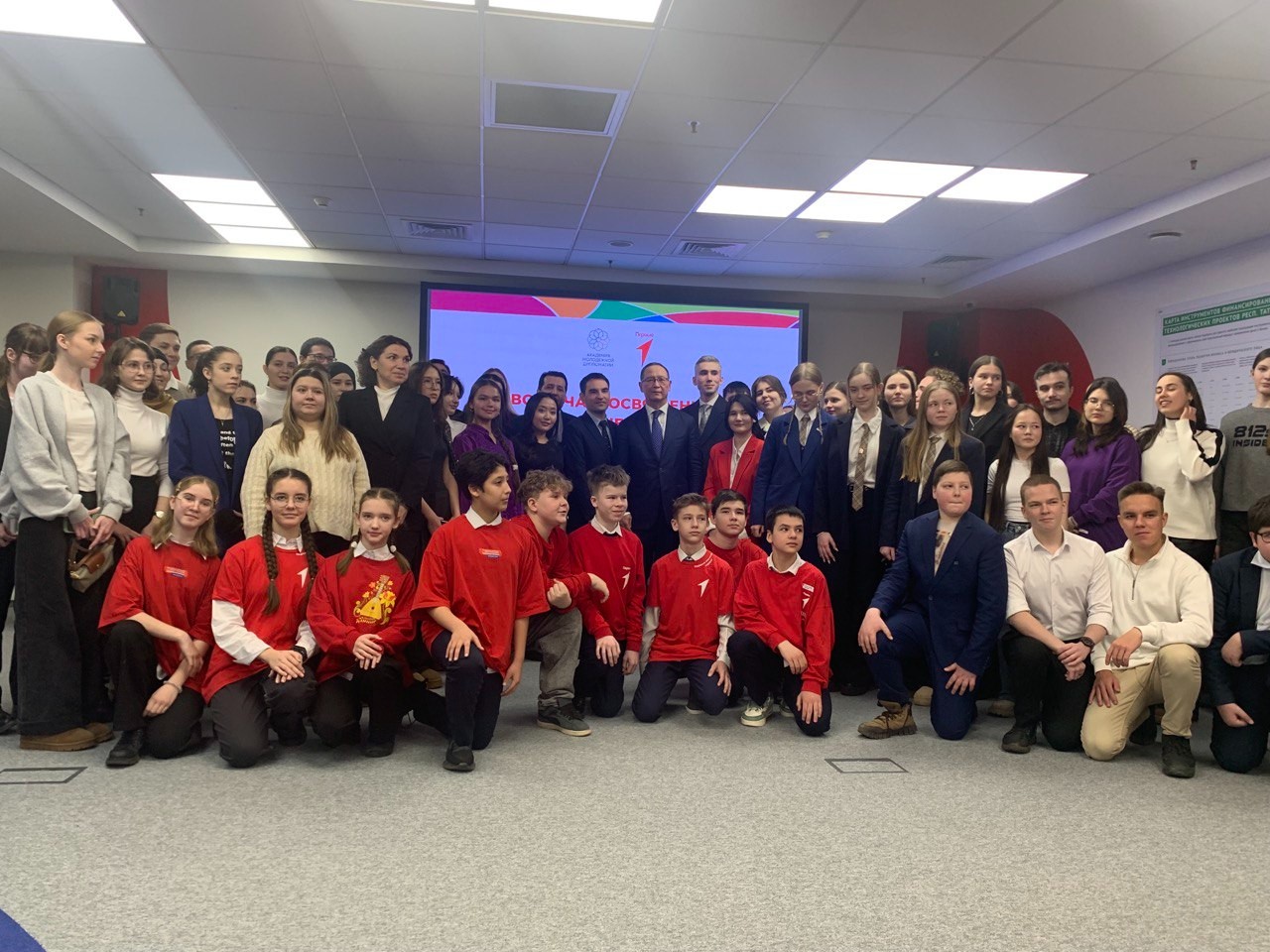 Студенты Института встретились с представителями Генеральных консульств Казани Студенты Института встретились с представителями Генеральных консульств Казани