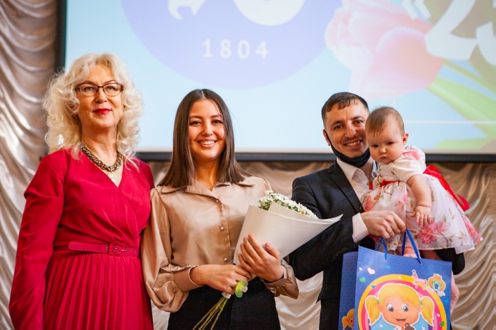 В Елабужском институте состоялся праздничный концерт '23+8' В Елабужском институте состоялся праздничный концерт '23+8'