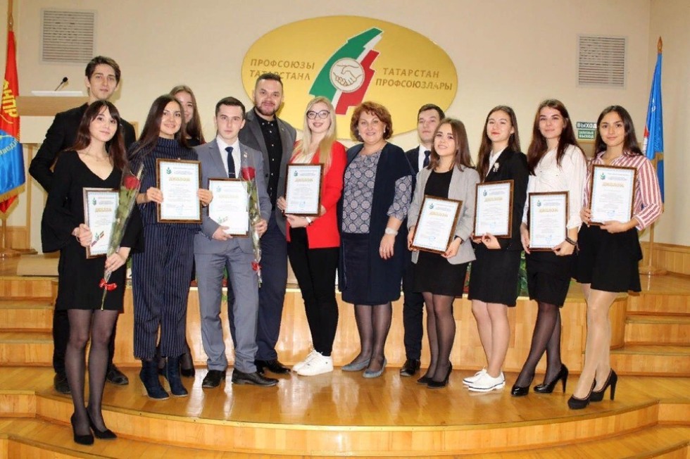 Профсоюзные активисты Елабужского института КФУ получили стипендии Республиканского комитета профсоюза работников образования Профсоюзные активисты Елабужского института КФУ получили стипендии Республиканского комитета профсоюза работников образования