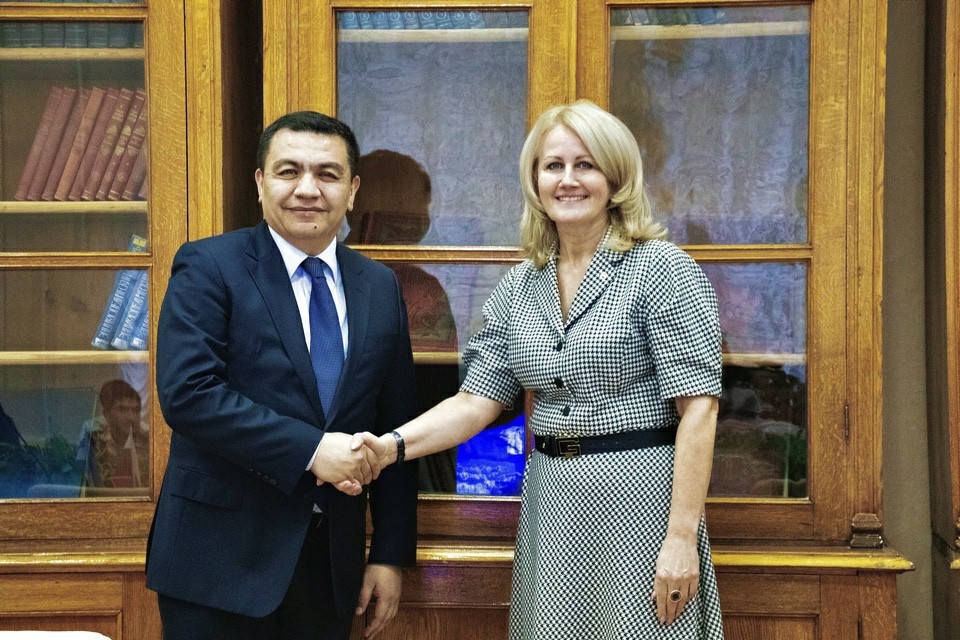 В Елабужском институте КФУ с рабочим визитом побывал Консул Республики Узбекистан в городе Казани В Елабужском институте КФУ с рабочим визитом побывал Консул Республики Узбекистан в городе Казани