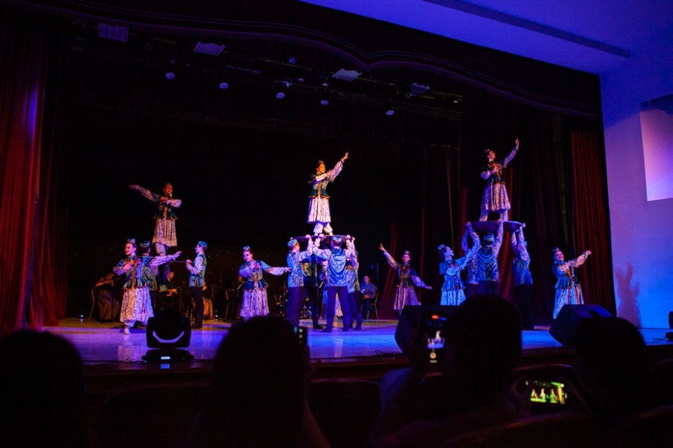 Студенты и сотрудники Елабужского института КФУ посетили концерт ансамбля народного танца 'МИРИДАНС' Студенты и сотрудники Елабужского института КФУ посетили концерт ансамбля народного танца 'МИРИДАНС'