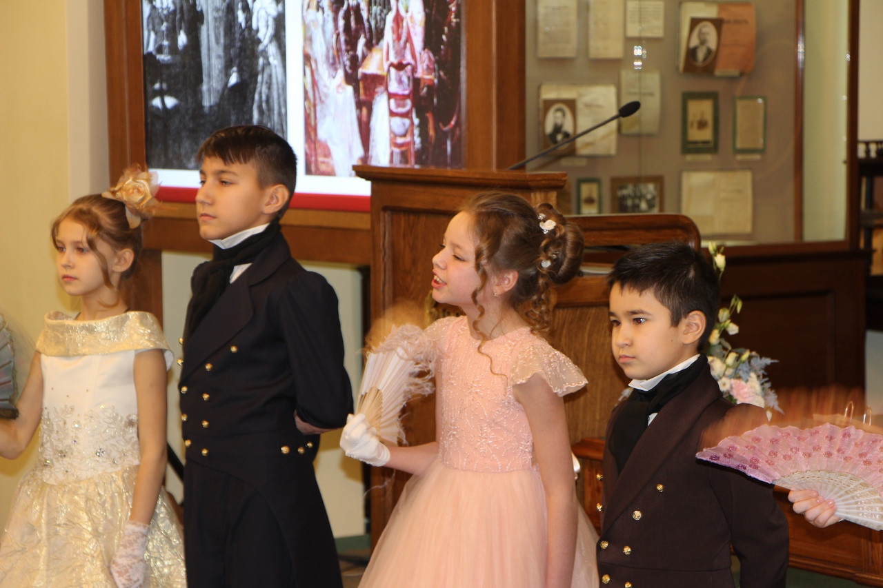 Детский театр 'Радуга' показал спектакль в Музее истории КФУ Детский театр 'Радуга' показал спектакль в Музее истории КФУ