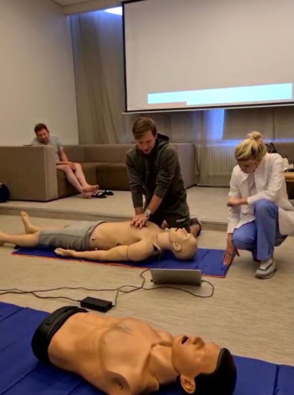 ����������