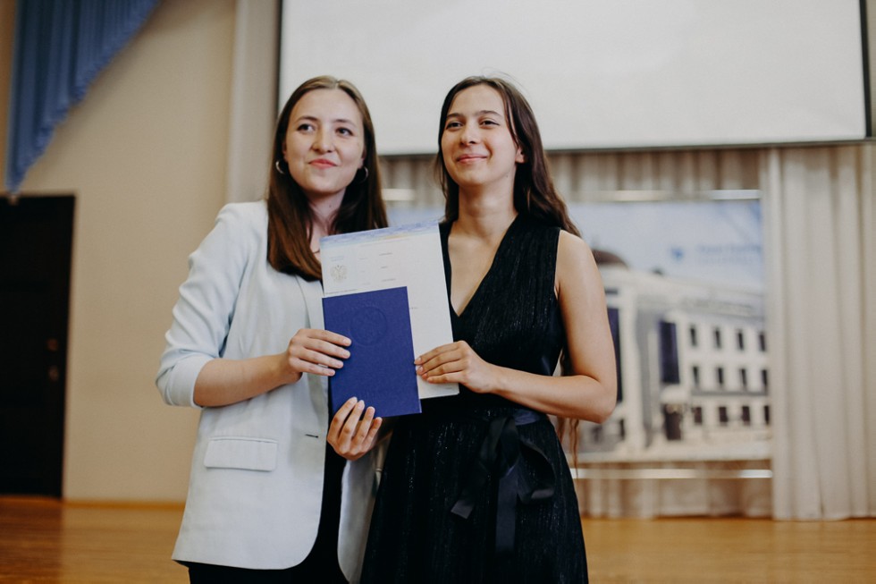 Состоялось торжественное вручение дипломов выпускникам бакалавриата по направлению Состоялось торжественное вручение дипломов выпускникам бакалавриата по направлению