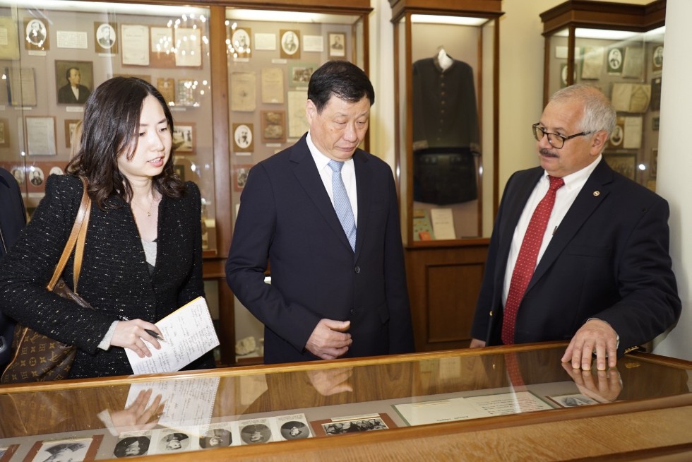 Mayor of Shanghai Ying Yong visited Kazan Federal University ,Shanghai, China