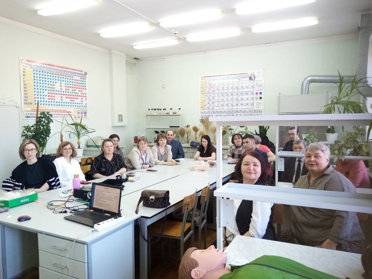 Учителя физики и математики Республики Татарстан прошли обучение на курсах повышения квалификации Учителя физики и математики Республики Татарстан прошли обучение на курсах повышения квалификации