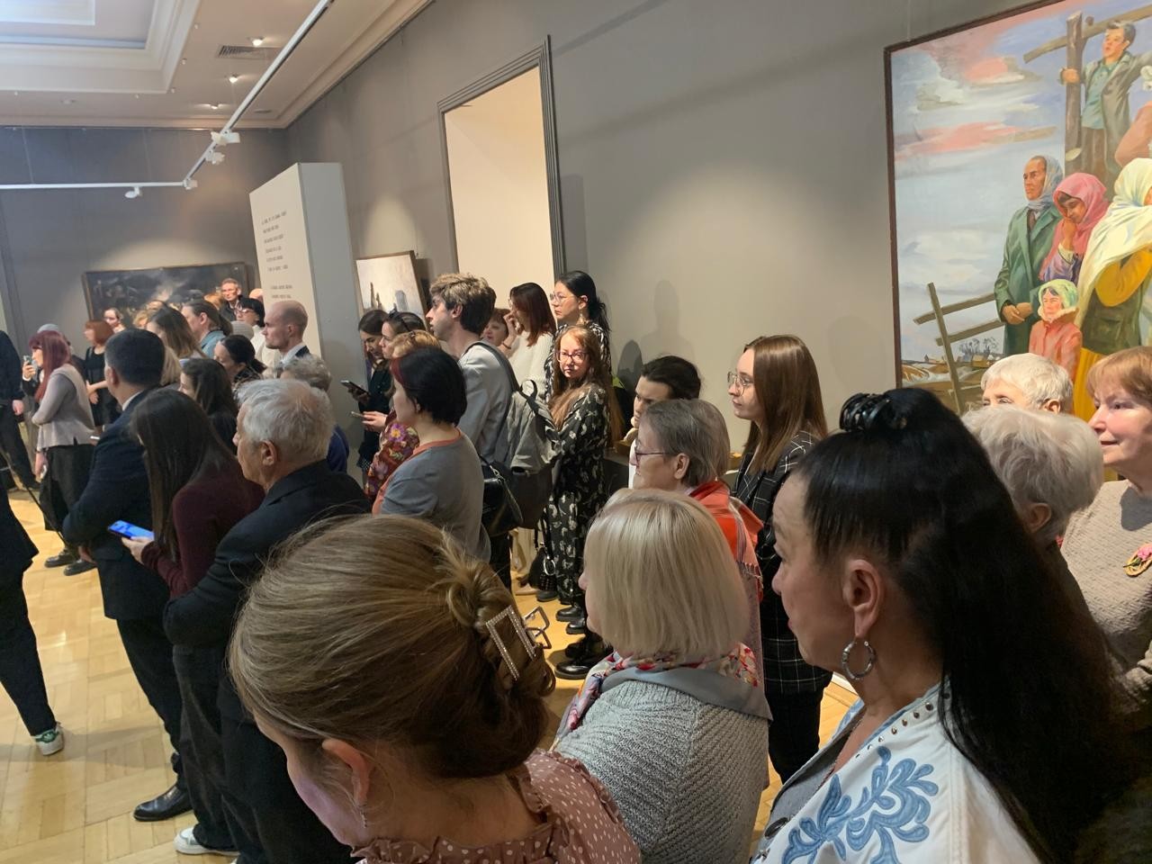 В национальной художественной галерее 'Хазинэ' открылась выставка к 80-летию Дня Победы В национальной художественной галерее 'Хазинэ' открылась выставка к 80-летию Дня Победы