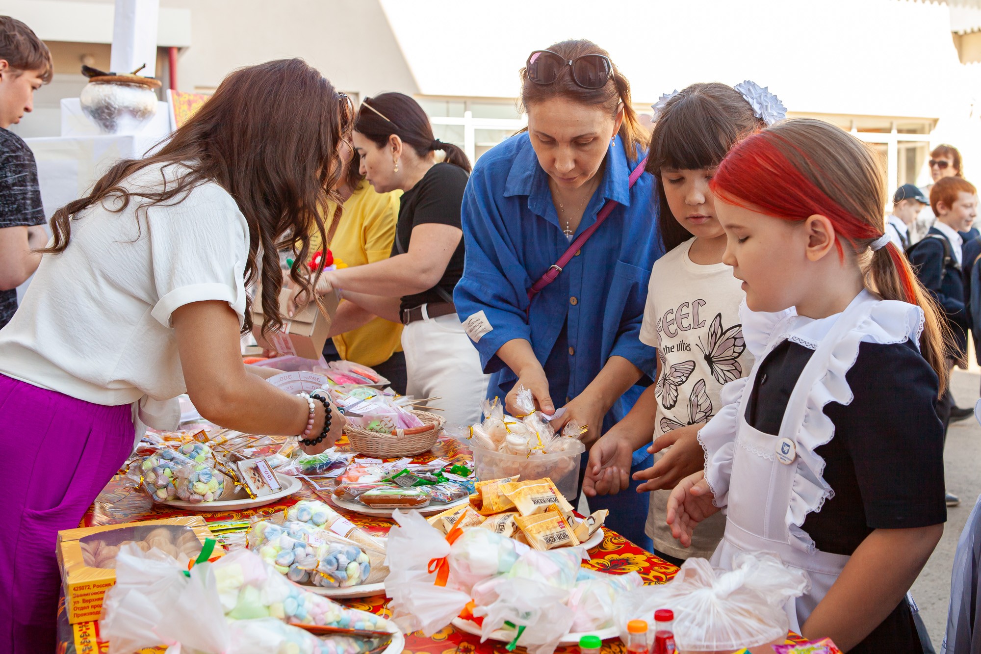Благотворительная ярмарка 'Добрый университет' прошла в Университетской Благотворительная ярмарка 'Добрый университет' прошла в Университетской