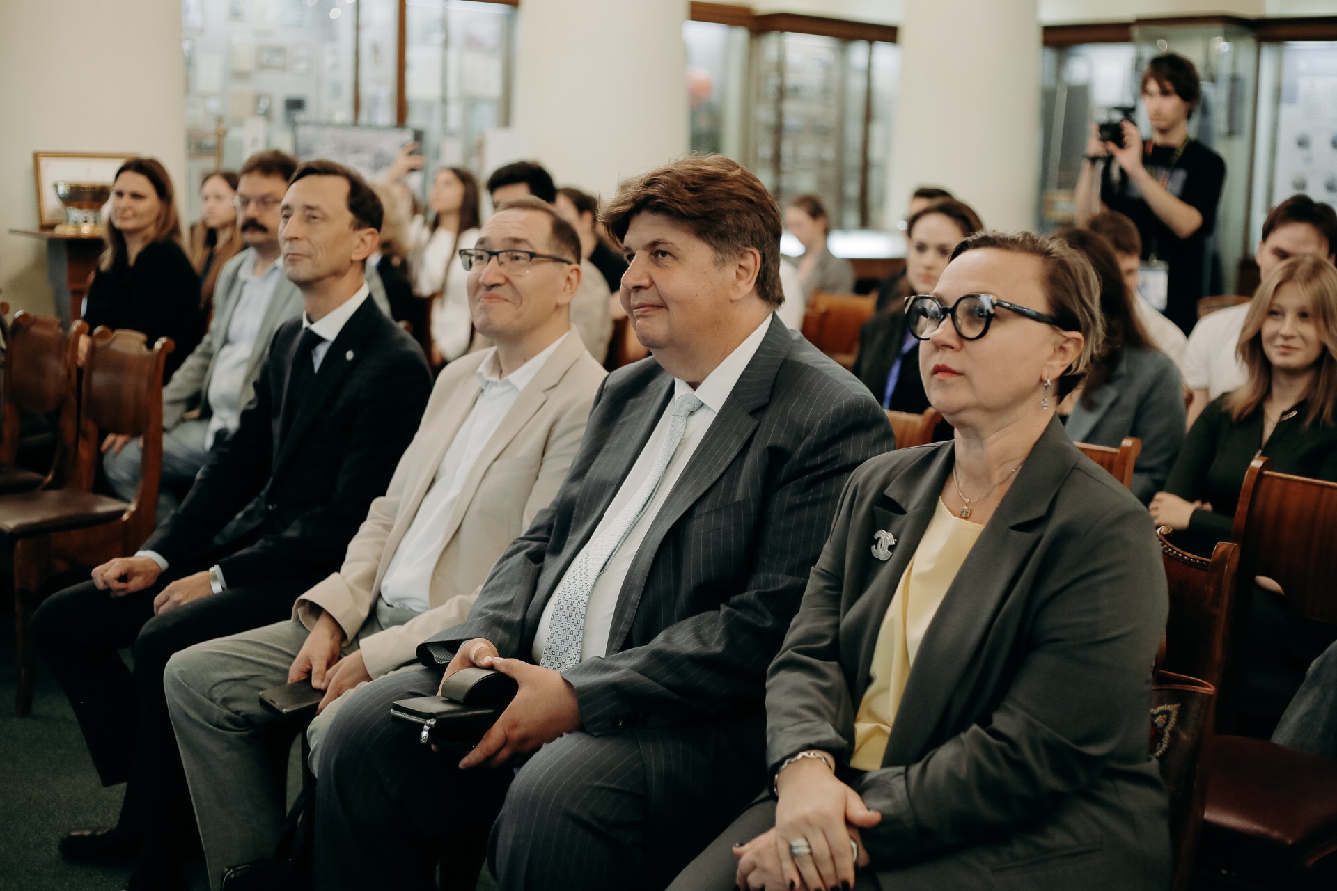 ����� ,�����, ������