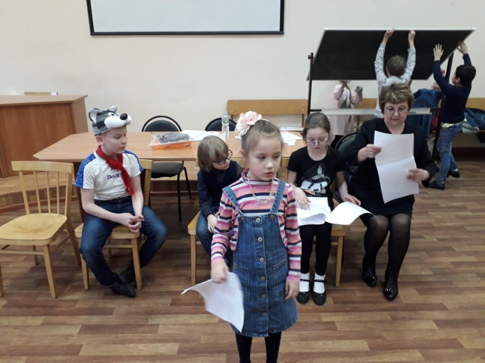 Детский театр 'Радуга' ставит пьесу С.Я.Маршака 'Кошкин дом' Детский театр 'Радуга' ставит пьесу С.Я.Маршака 'Кошкин дом'