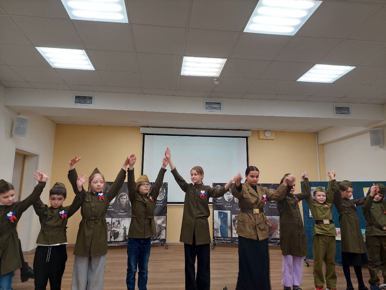 Генеральная репетиция патриотического спектакля детского театра 'Радуга' Генеральная репетиция патриотического спектакля детского театра 'Радуга'