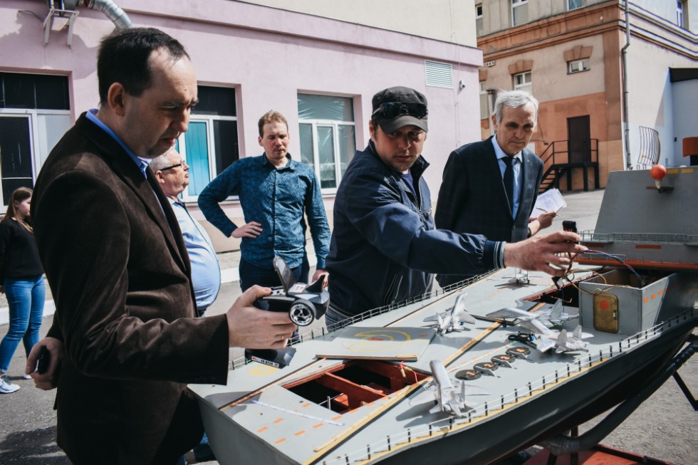 ����� ��������� ���� ������������� 