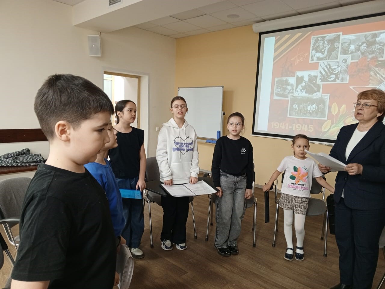 Репетиция спектакля о Великой Отечественной войне детского театра КФУ 'Радуга' Репетиция спектакля о Великой Отечественной войне детского театра КФУ 'Радуга'