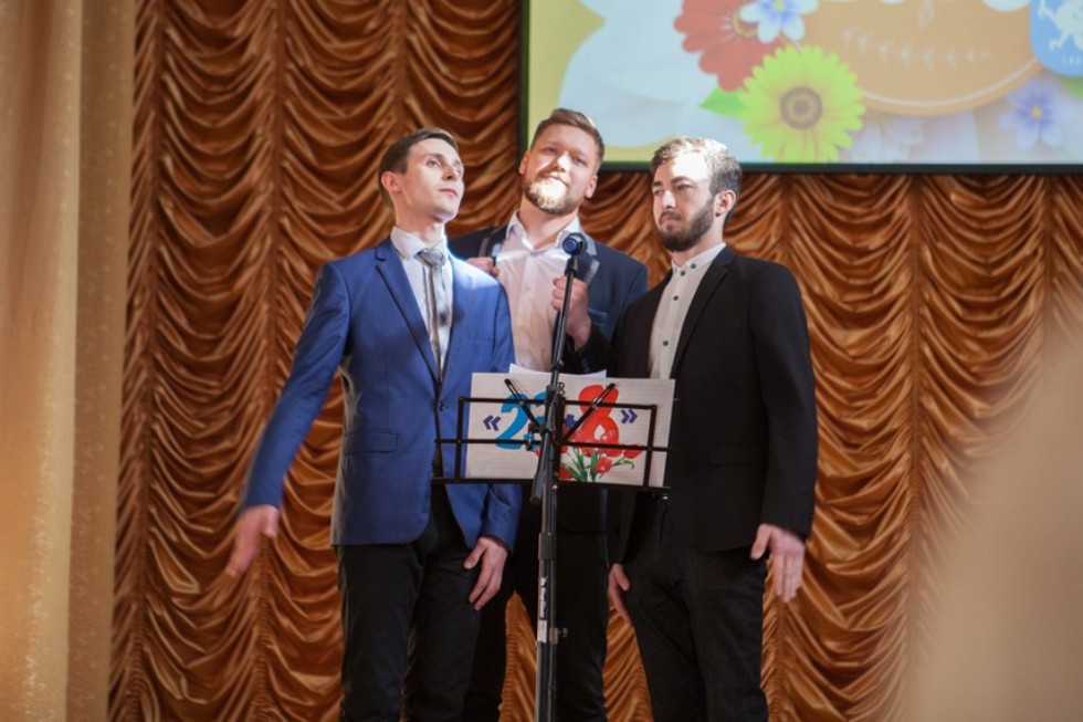 Праздничный концерт '23+8' прошел в Елабужском институте КФУ Праздничный концерт '23+8' прошел в Елабужском институте КФУ