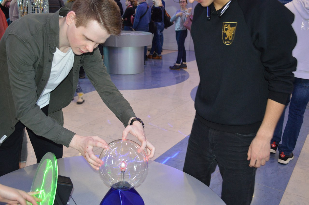 Экскурсия студентов первого курса Инженерного института в Астрономическую обсерваторию КФУ им. В. П. Энгельгардта и Планетарий Экскурсия студентов первого курса Инженерного института в Астрономическую обсерваторию КФУ им. В. П. Энгельгардта и Планетарий