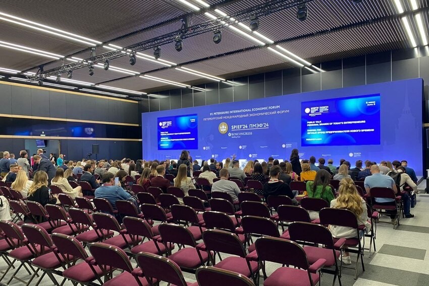 Студенты ОЭиЮН Елабужского института КФУ приняли участие в Молодежном дне в рамках ПМЭФ-2024 Студенты ОЭиЮН Елабужского института КФУ приняли участие в Молодежном дне в рамках ПМЭФ-2024