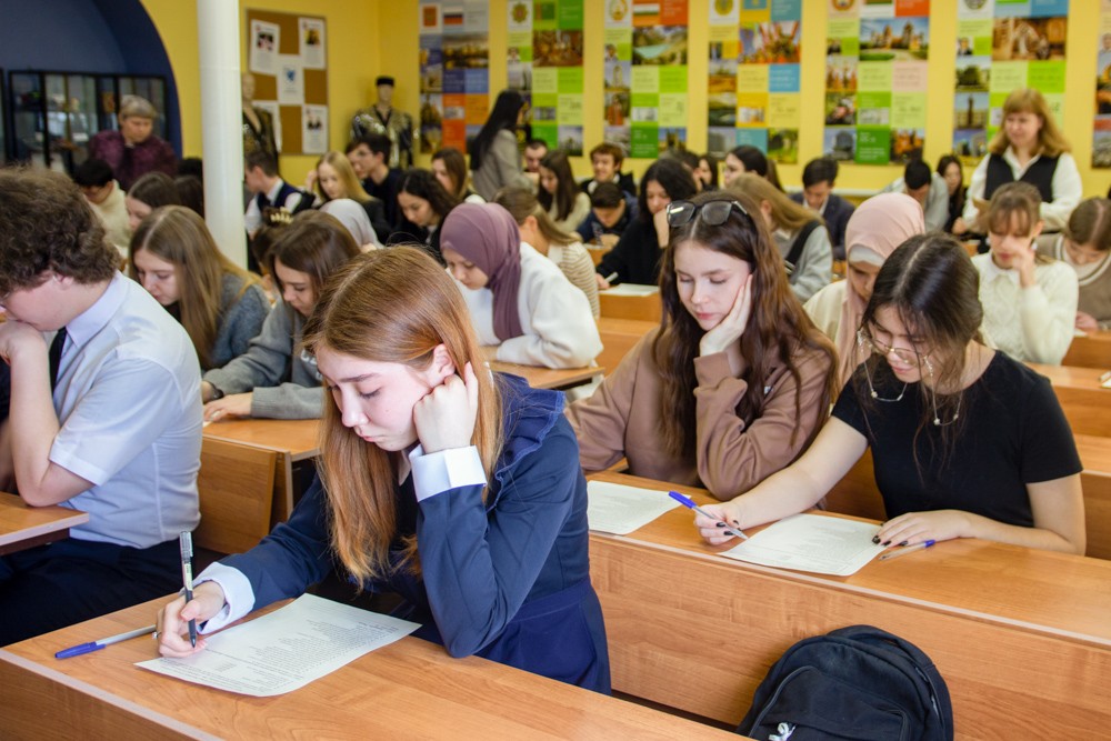 В Елабужском институте КФУ прошла Олимпиада по иностранным языкам В Елабужском институте КФУ прошла Олимпиада по иностранным языкам