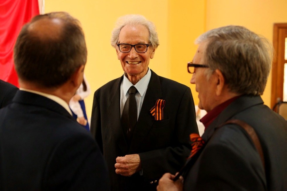 'Поклонимся великим тем годам': День Победы встретили в Елабужском институте КФУ 'Поклонимся великим тем годам': День Победы встретили в Елабужском институте КФУ