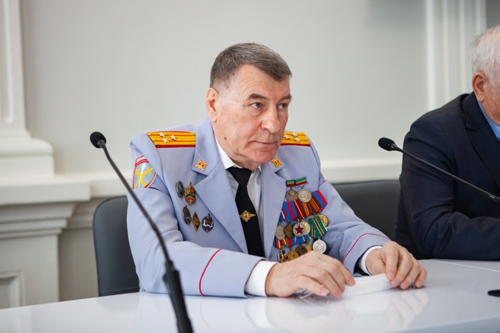 Встреча студентов ЕИ КФУ с активом Совета ветеранов Елабуги и ЕМР Встреча студентов ЕИ КФУ с активом Совета ветеранов Елабуги и ЕМР