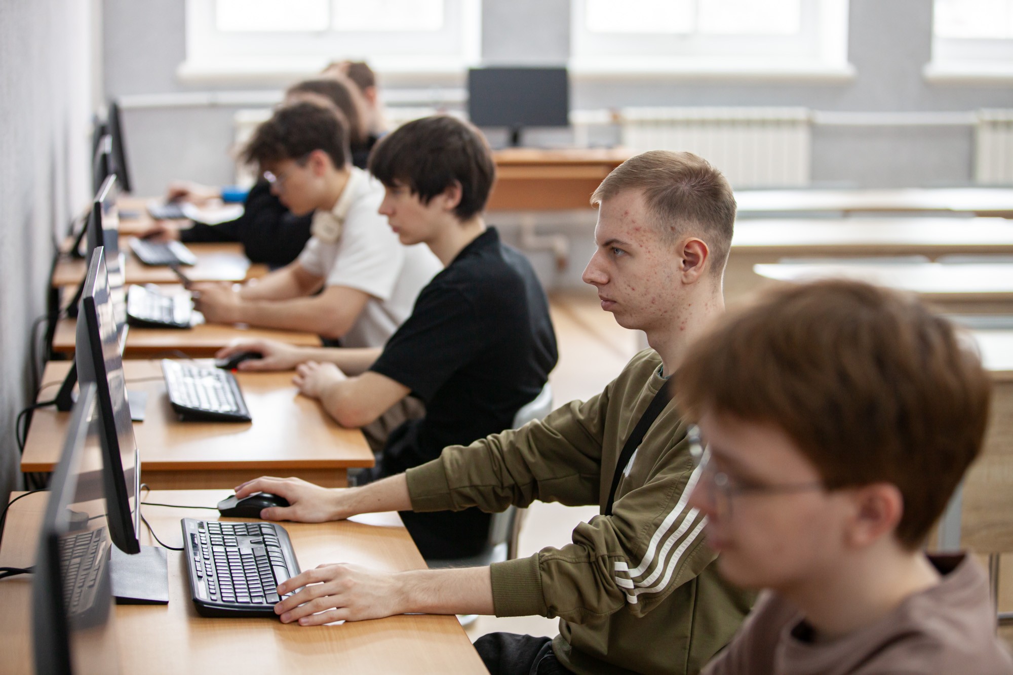 Абитуриенту: твой путь в ИТ начинается здесь Абитуриенту: твой путь в ИТ начинается здесь