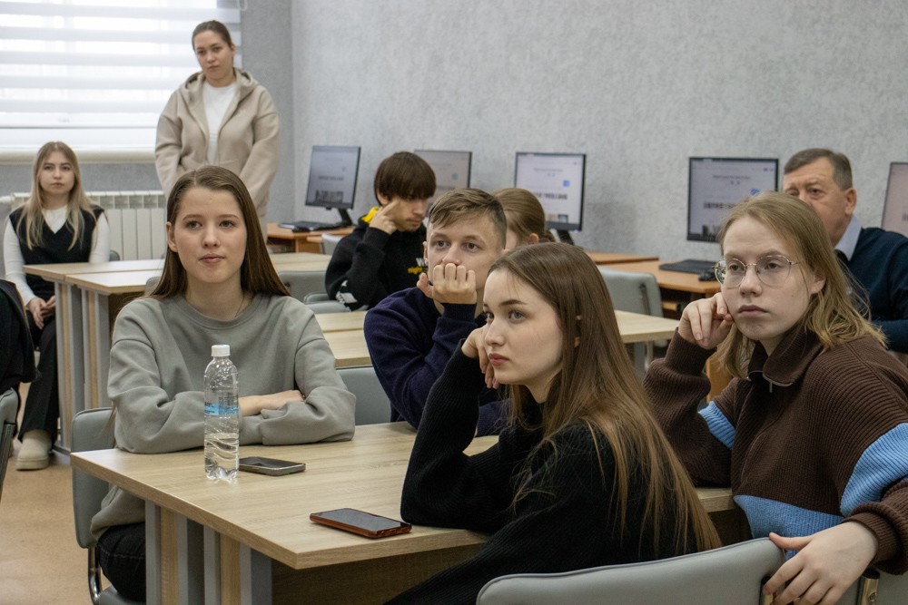 Обучающиеся психолого-педагогических классов Елабужского муниципального района познают методические особенности в преподавании математики и естественных наук в школе. Обучающиеся психолого-педагогических классов Елабужского муниципального района познают методические особенности в преподавании математики и естественных наук в школе.
