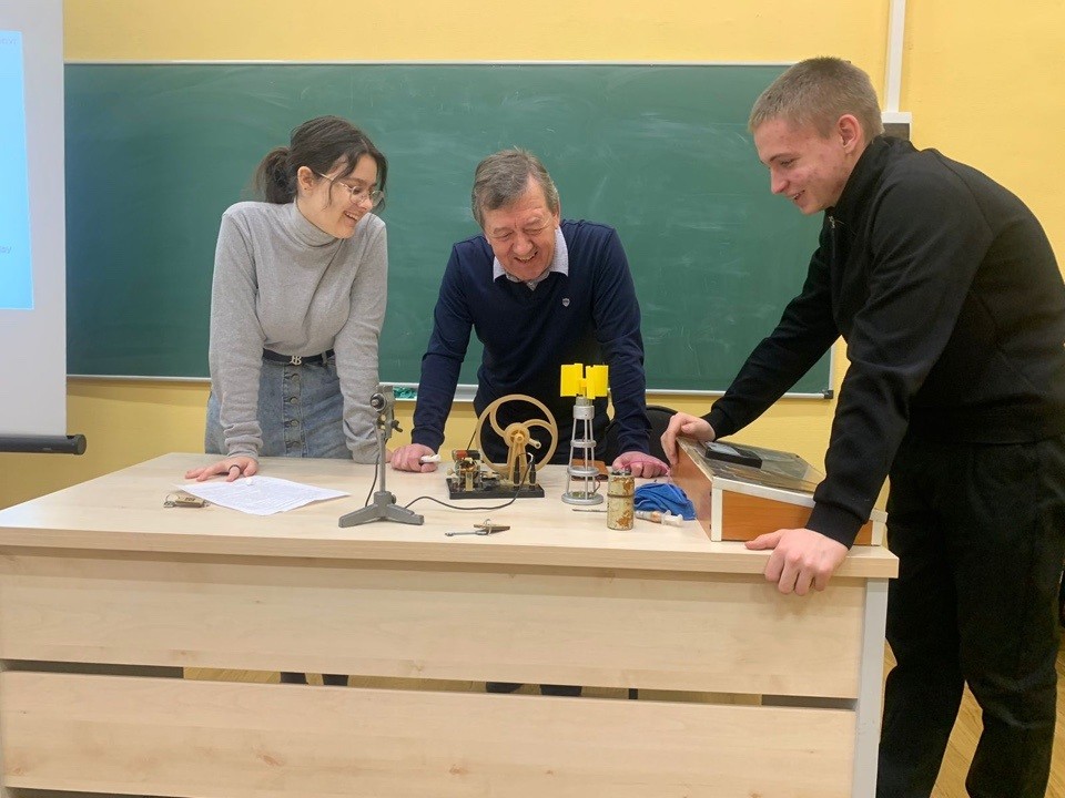 Прошла встреча с одиннадцатиклассниками елабужской гимназии №2 Прошла встреча с одиннадцатиклассниками елабужской гимназии №2