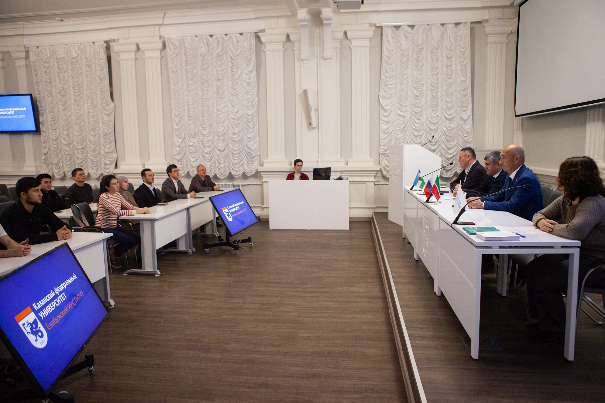 Встреча с представителем консульства Узбекистана прошла Елабужском институте КФУ Встреча с представителем консульства Узбекистана прошла Елабужском институте КФУ