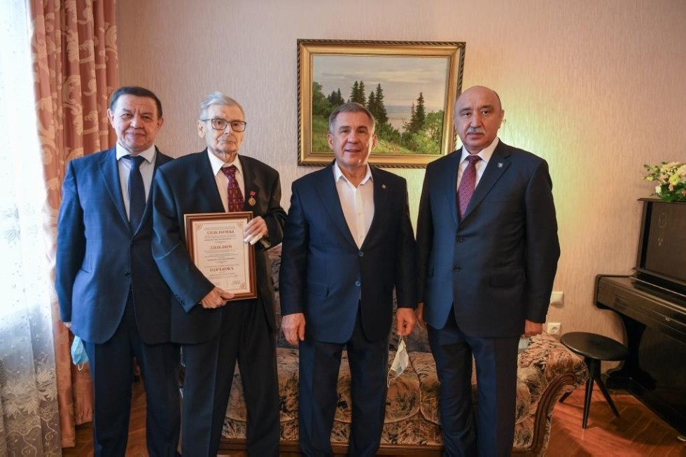 International Markovnikov Prize goes to Academician Alexander Konovalov International Markovnikov Prize goes to Academician Alexander Konovalov