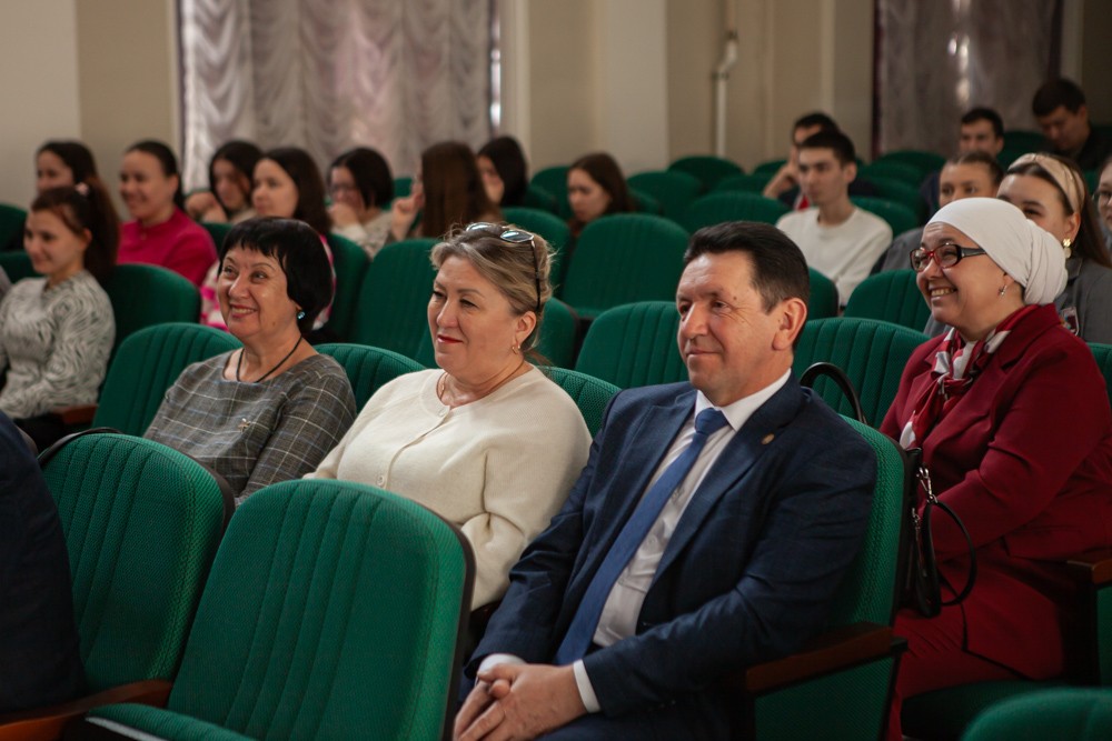 В Елабужском институте прошла литературная встреча с членами Союза писателей Республики Татарстан В Елабужском институте прошла литературная встреча с членами Союза писателей Республики Татарстан