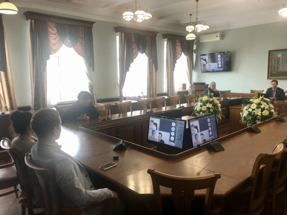 Прошла работа международного научного круглого стола 'История возникновения государства и права у народов Евразии' Прошла работа международного научного круглого стола 'История возникновения государства и права у народов Евразии'