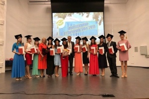 Graduates-honors of Elabuga Institute of KFU receive diplomas Magna cum Laude from the university top officials