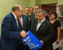 Президент РТ Рустам Минниханов посетил Лингвистический центр КФУ