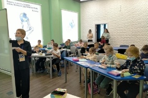 Тематические занятия проходят в Доме научной коллаборации имени К. А. Валиева