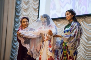 В Елабужском институте состоялась театрализованная концертная программа под эгидой дружбы народов 'Свадьба в Коканде'