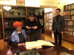 В музее Чингиза Айтматова в Бишкеке