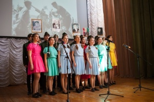 В 'Университетской' школе состоялся конкурс военно-патриотической песни 'Битва хоров'
