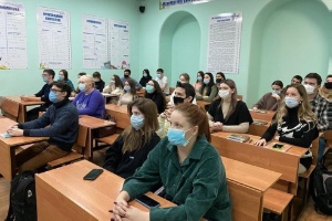 Студенты Елабужского института обсудили поправки обновленной Конституции России