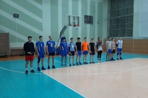 В Набережных Челнах состоялся товарищеский матч по волейболу среди мужских сборных ЕИ и НЧИ КФУ